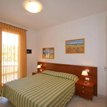 Charming Flat With A Big Terrace Апартаменты Бибионе