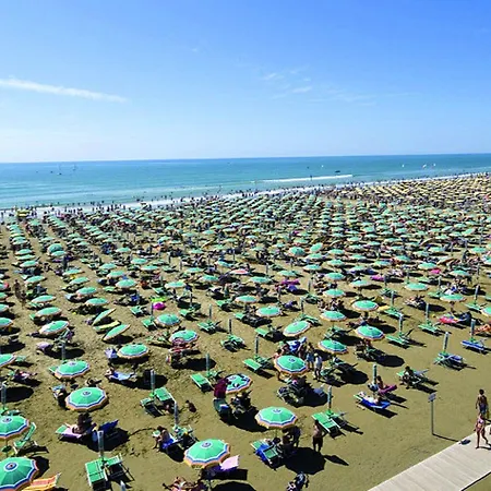 Charming Flat With A Big Terrace Appartement Bibione